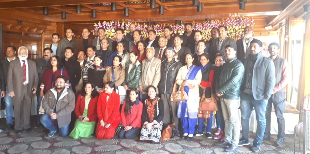 Director (DEST) presenting Participation Certificates to the participants of media 5. Director (DEST) presenting Participation Certificates to the participants of media 5 pohoto.